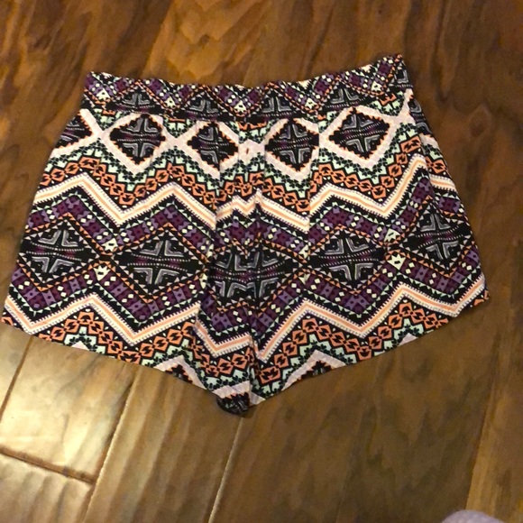 Express comfortable flowy tribal print shorts - Picture 5 of 6